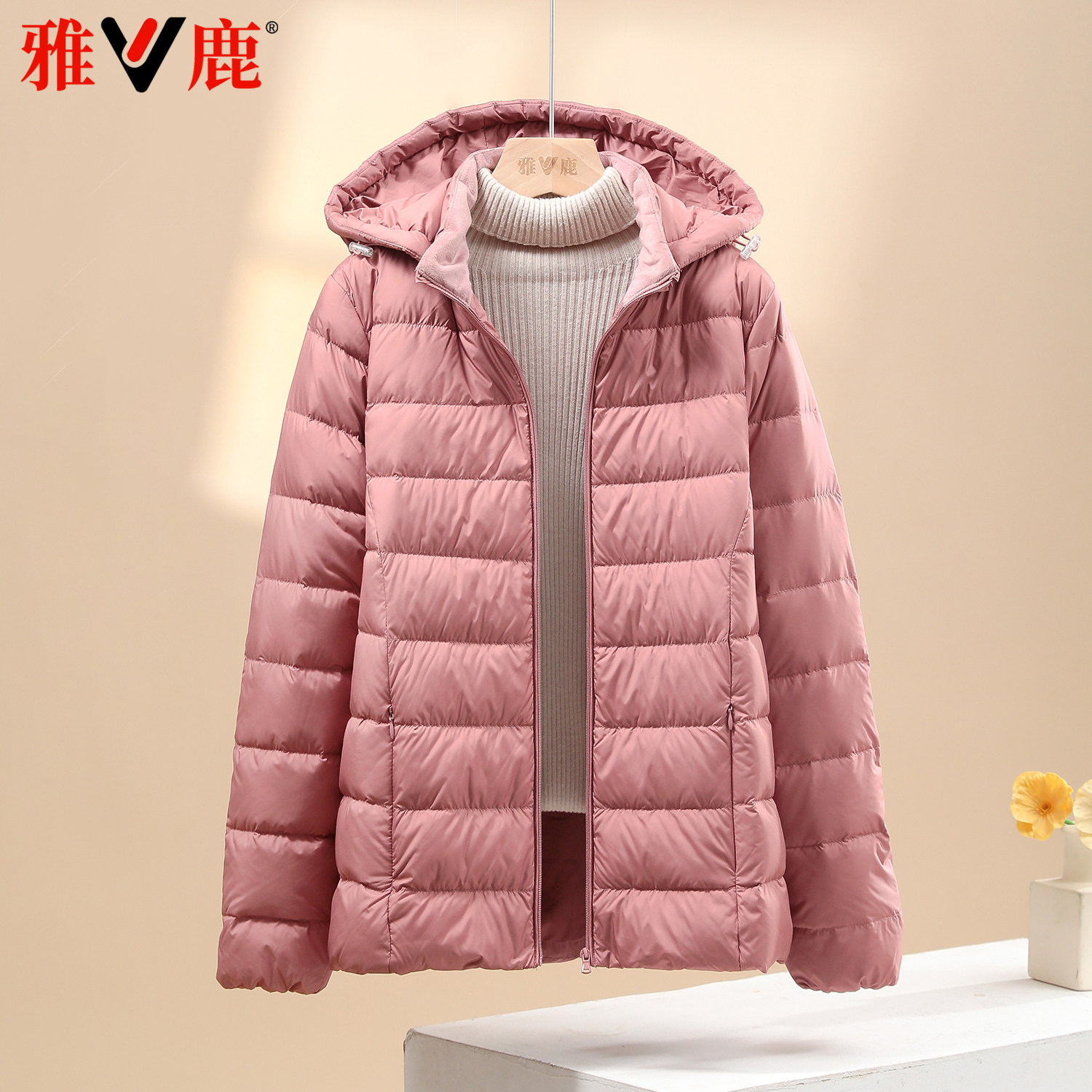 雅鹿2026秋冬新款羽绒服女短款时尚休闲大码简约保暖连帽轻薄外套