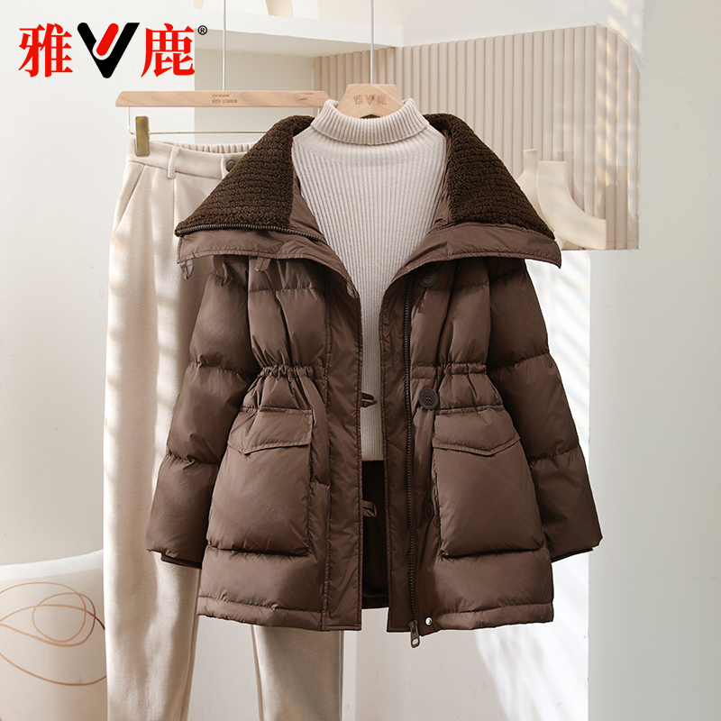 雅鹿2025新款羽绒服女中长款百搭大翻领羊羔毛收腰显瘦小香风外套