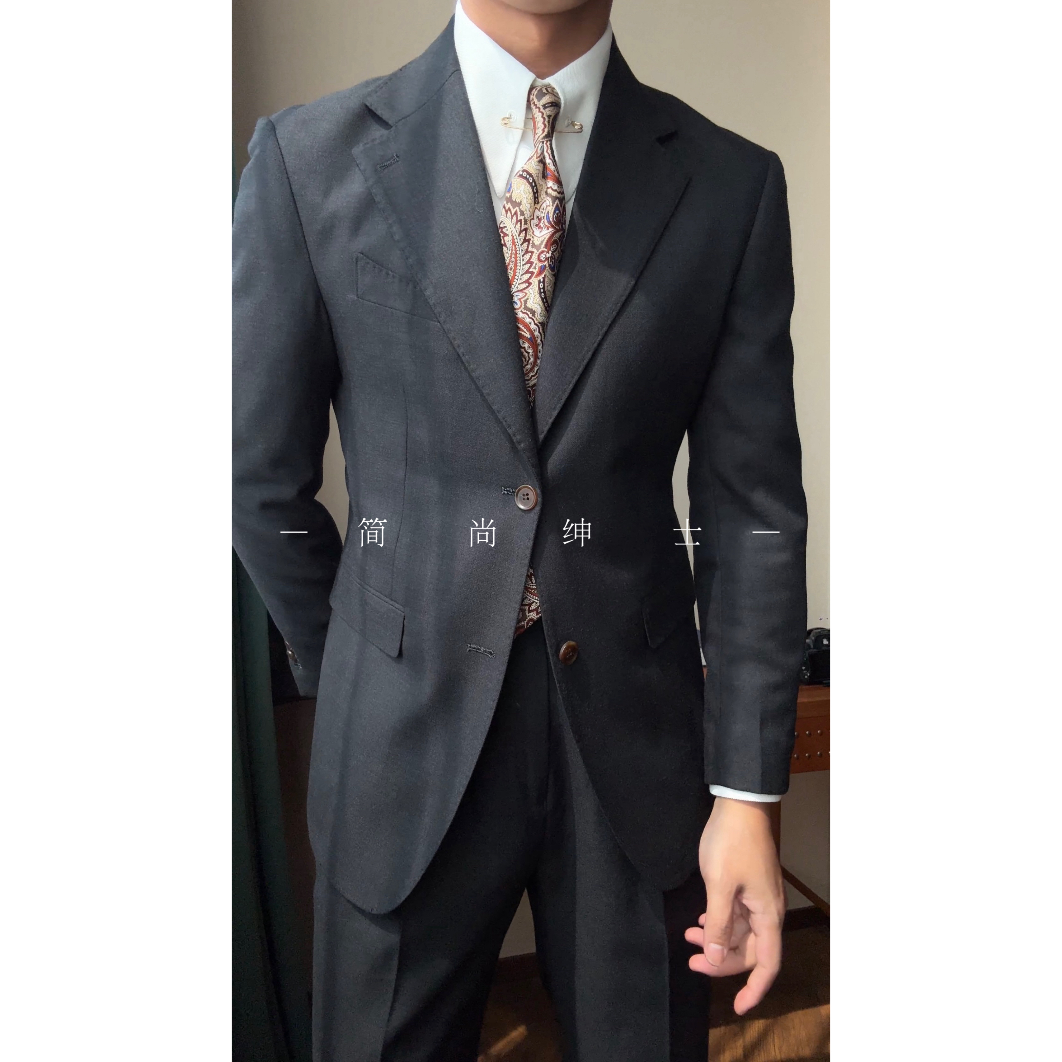 新款商务通勤款单排扣平驳领西服西装套装男士911