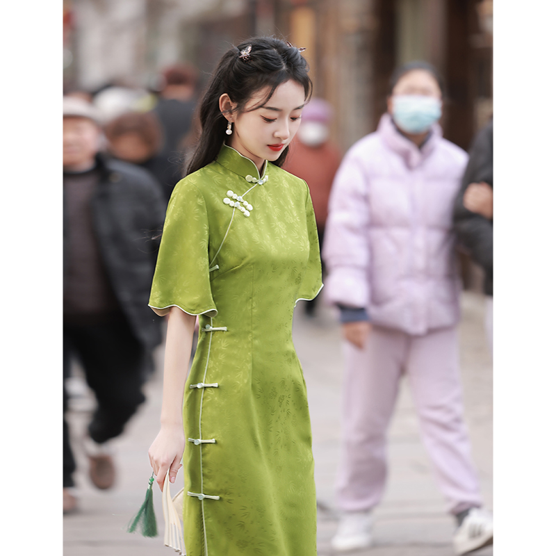 新中式绿色改良旗袍2025年新款夏季高端复古少女年轻款日常中国风