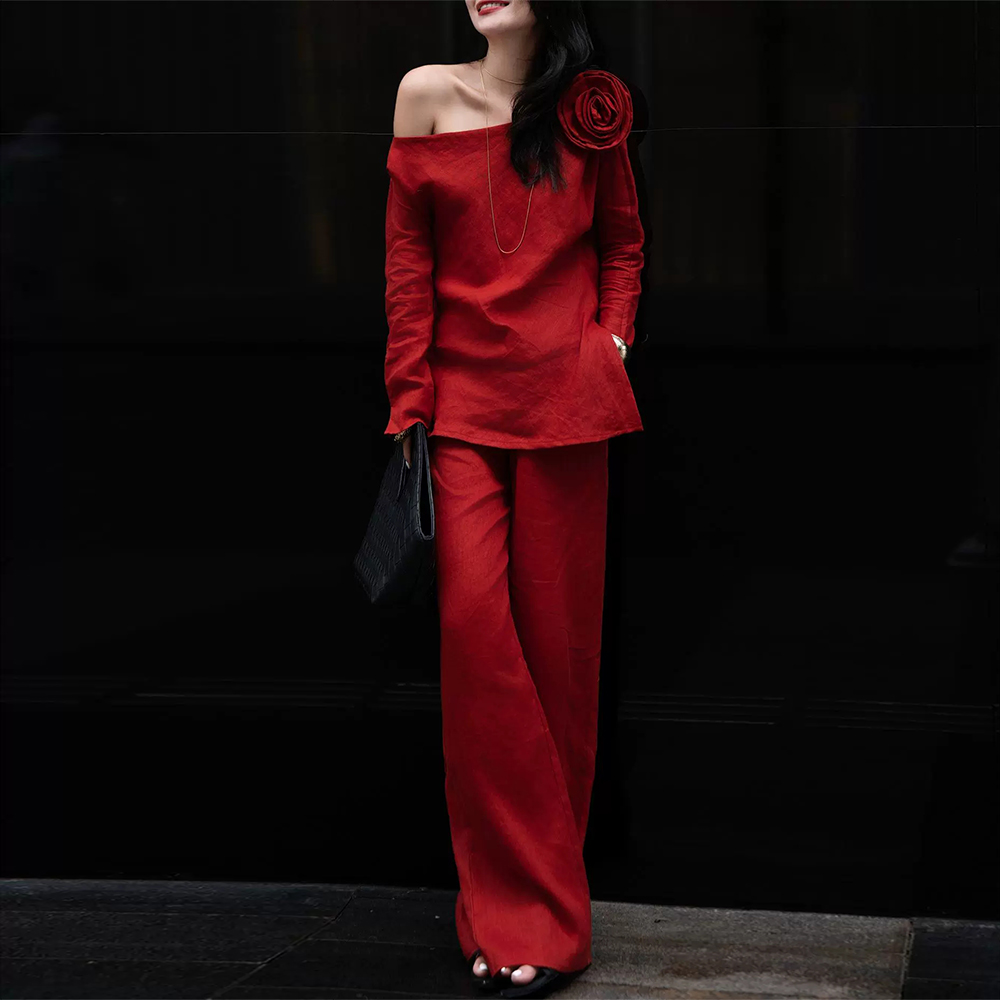 简约时尚套装女高级感肩上生花露肩长袖上衣长裤休闲两件套红色