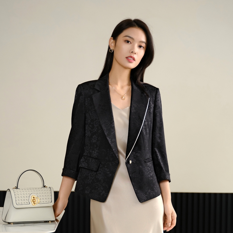 EP YAYING雅莹女装 桑蚕丝暗纹提花收腰西装外套 新款1137A