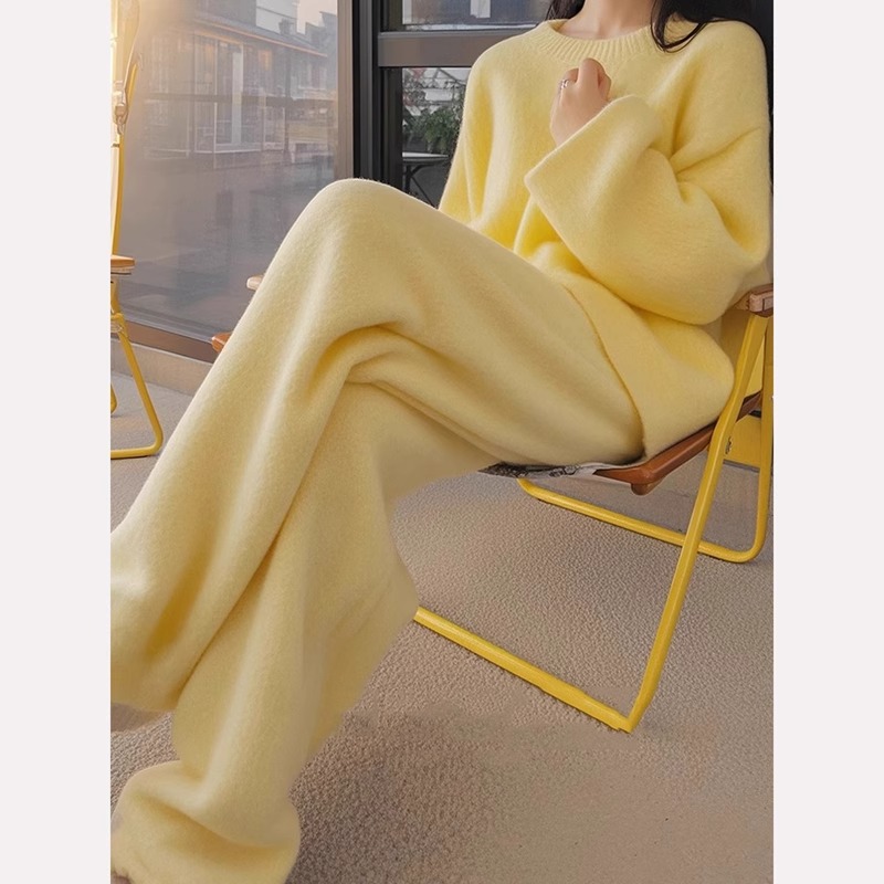 秋季穿搭一整套慵懒风韩系温柔气质高级松弛感奶黄色毛衣裤子套装