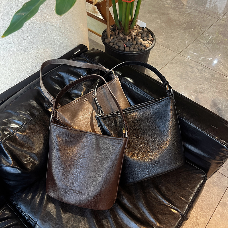 【慵懒日常】2025新款百搭简约大容量单肩腋下包女包小众休闲斜挎包