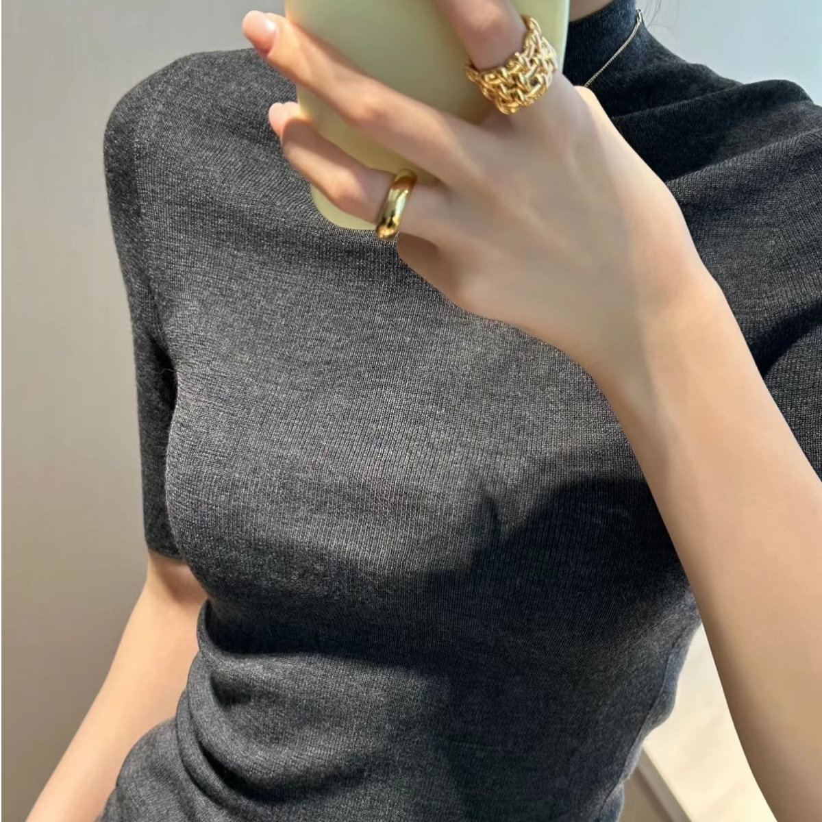 2025秋季新品亲肤半高领五分袖打底衫女紧身薄款针织中袖气质上衣