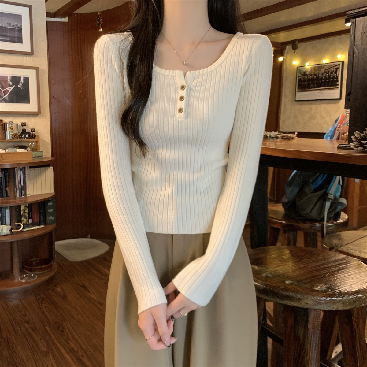 早春2025毛衣韩版修身方领纽扣内搭冬季设计感长袖上衣针织打底衫