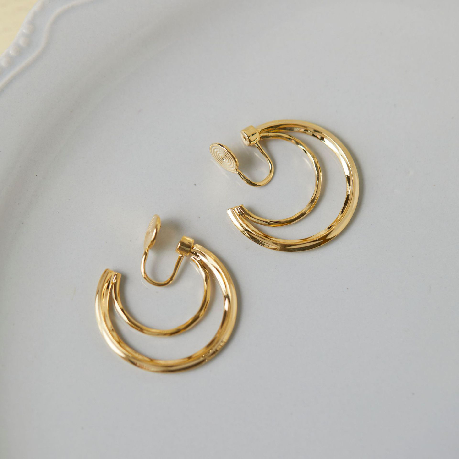 铜合金耳饰 法式高级感独特双层圆圈耳环小众简约无耳洞耳饰女