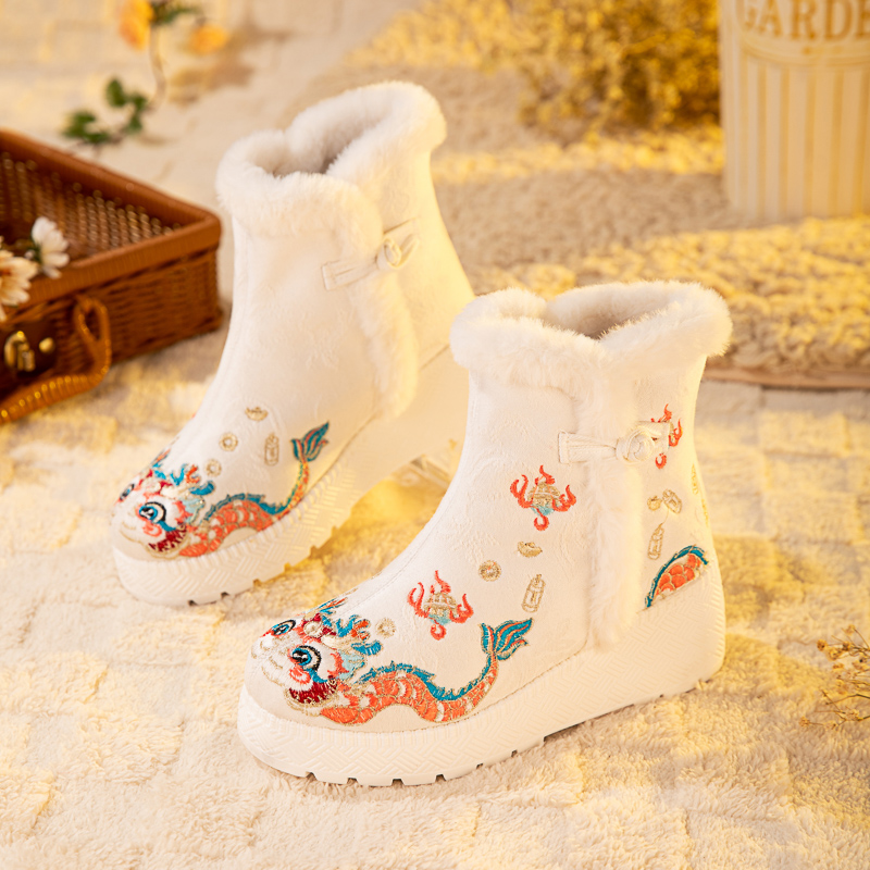 冬季绣花靴子新款厚底加绒加厚古风休闲短筒民族风复古舒适不累脚