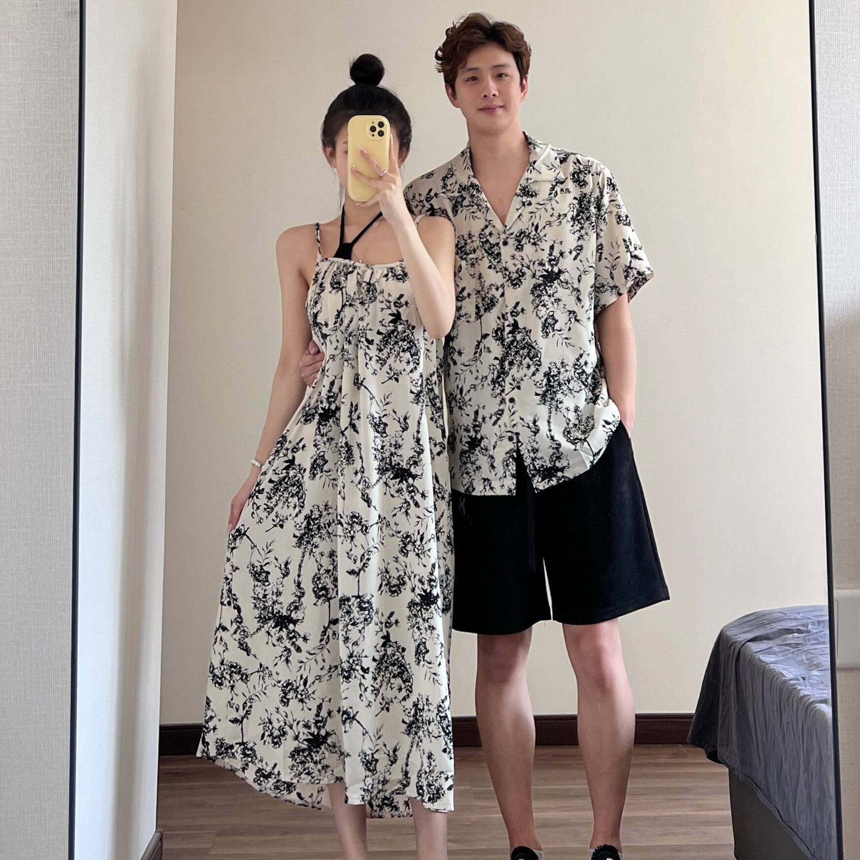 海边沙滩情侣装夏季2023小众碎花短袖衬衫高级感连衣裙一衣一裙潮