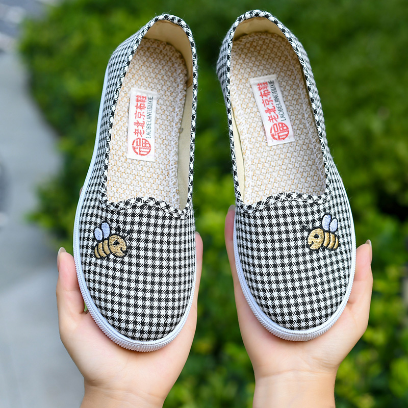 春秋新款老北京布鞋女透气软底妈妈休闲防滑平底奶奶鞋子
