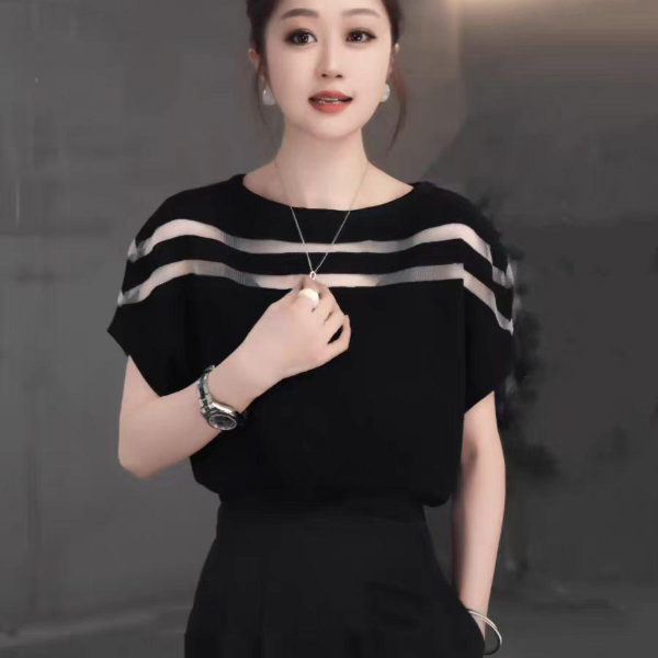 早秋薄款冰丝蝙蝠袖薄款针织女宽松显瘦遮肉百搭通勤潮短款针织衫