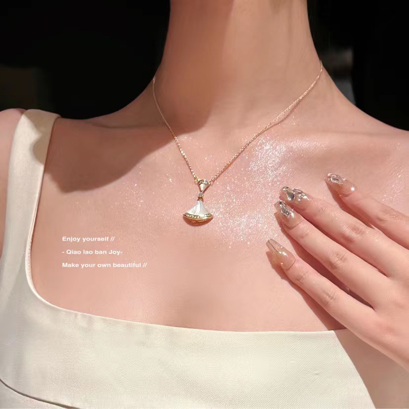 铜合金项链 轻奢简约小裙子细项链小众设计师款锁骨链百搭项链
