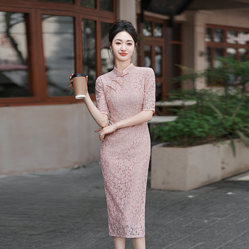 高贵蕾丝旗袍女年轻2025新款春季喜婆婆敬酒服婚宴妈妈装中袖粉色