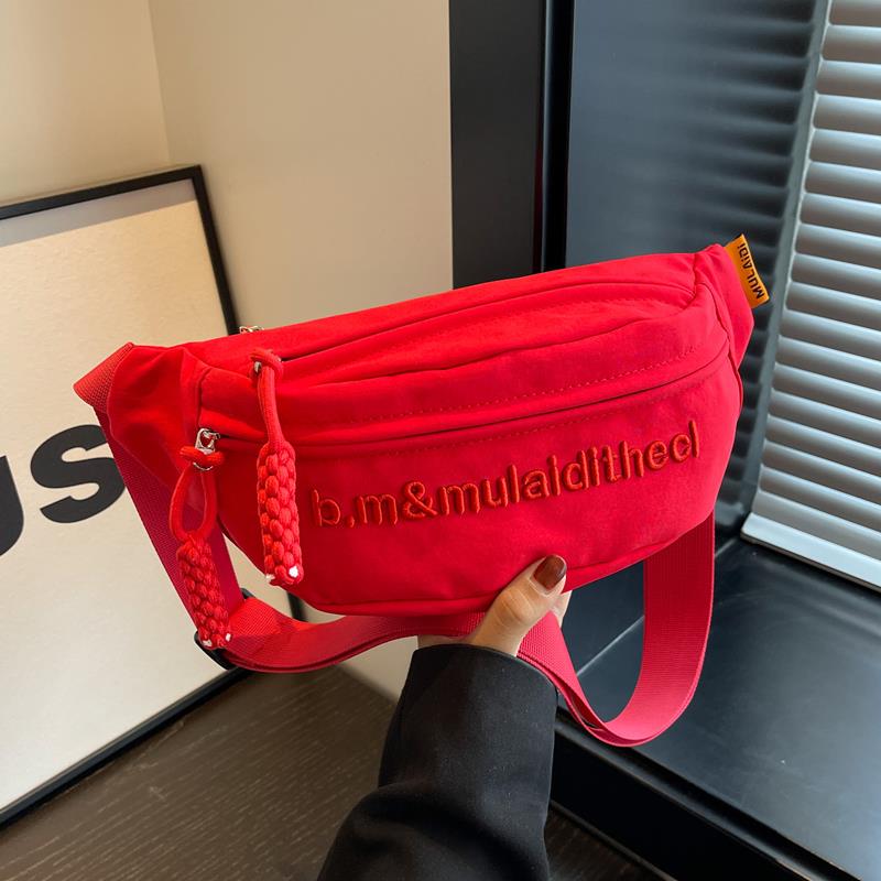 尼龙休闲胸包女2025新款小众红色斜挎包轻便运动百搭ins腰包