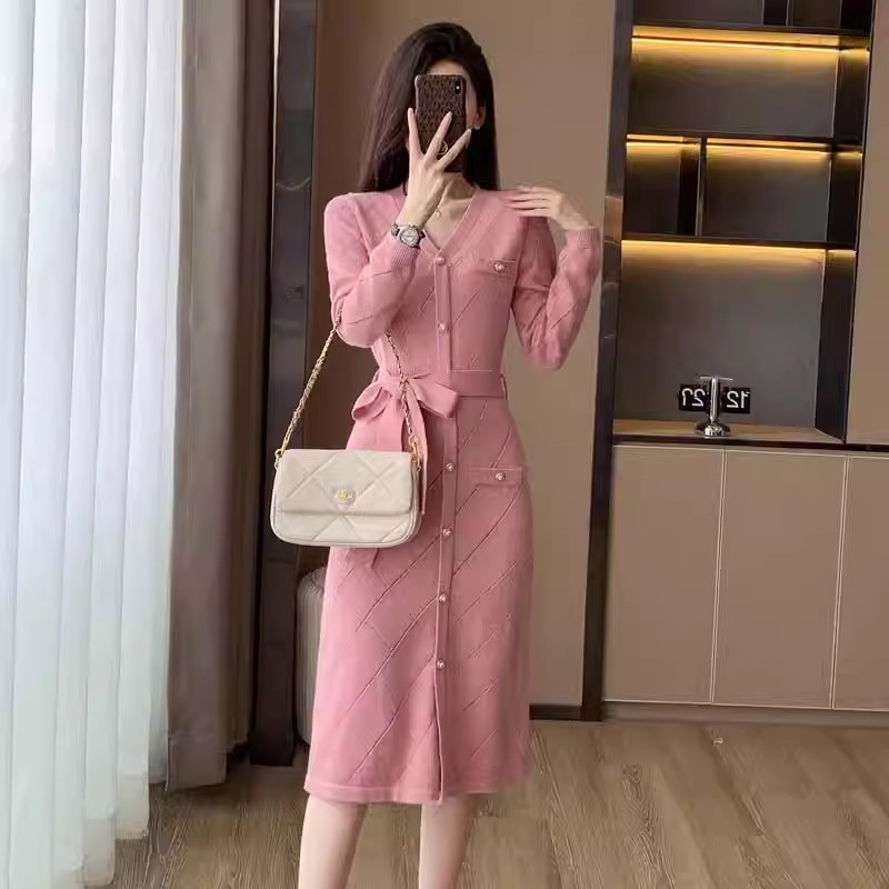 休闲连衣裙粉色气质时尚名媛名媛长袖轻奢显瘦减龄秋冬女神修身