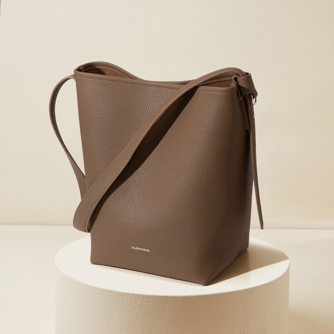 头层牛皮托特包肩包通勤水桶包托特单肩斜挎包女包togo真皮高级感