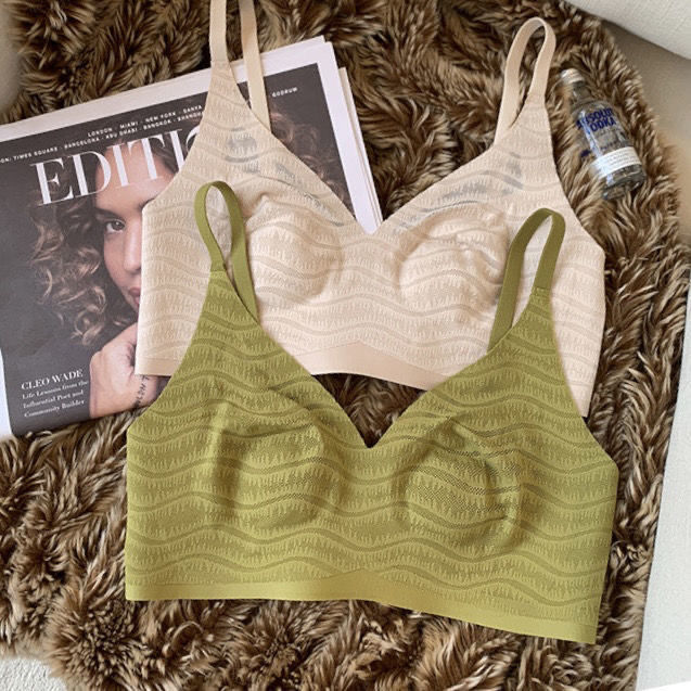 超薄款内衣女一片式无痕大胸显小胸兔耳朵无钢圈收副乳防下垂文胸