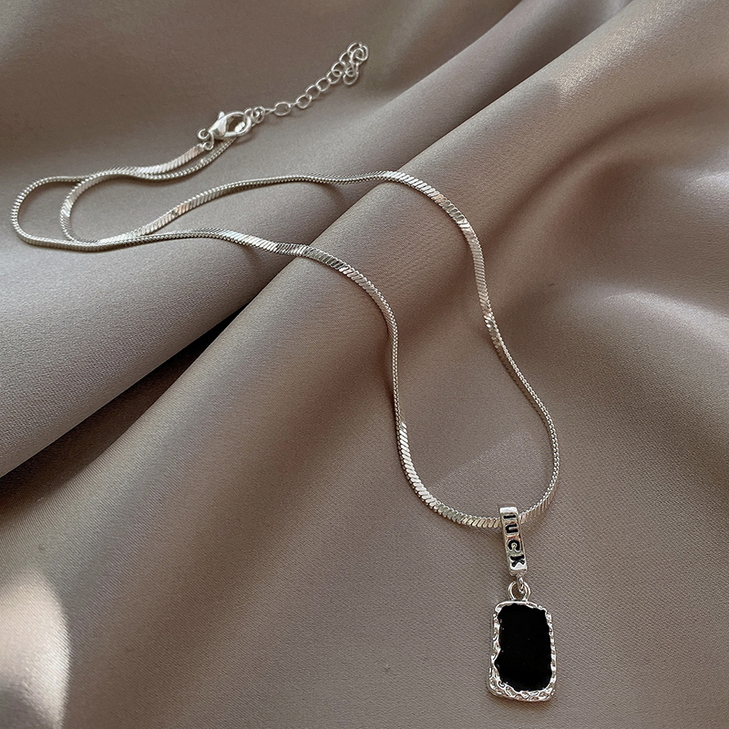钛钢项链 甜酷风不规则黑色方牌项链女轻奢小众设计感高级锁骨链