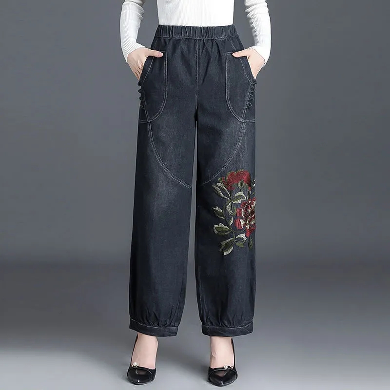春秋新款牛仔裤女宽松大码刺绣显瘦灯笼裤松紧腰高腰女士大脚裤