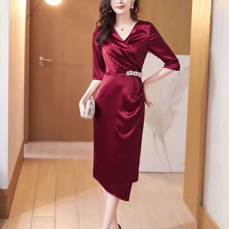 红色宴会礼服连衣裙女新款高档醋酸V领收腰修身包臀裙婚宴气质