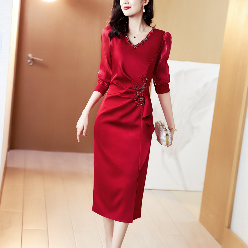 红色婚宴礼服连衣裙女2025年春秋新款高档名媛气质收腰V领中长款