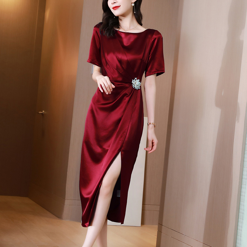 [深圳南油]醋酸缎面连衣裙2025夏季新款喜婆婆显瘦长裙红色礼服女