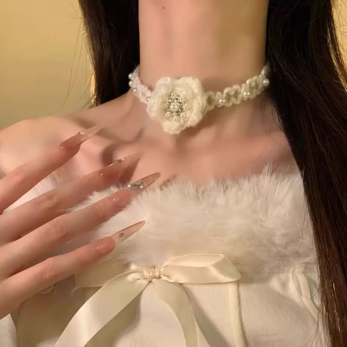 铜合金布艺项链 冬日小香风针织山茶花毛绒珍珠项链精致优雅颈链