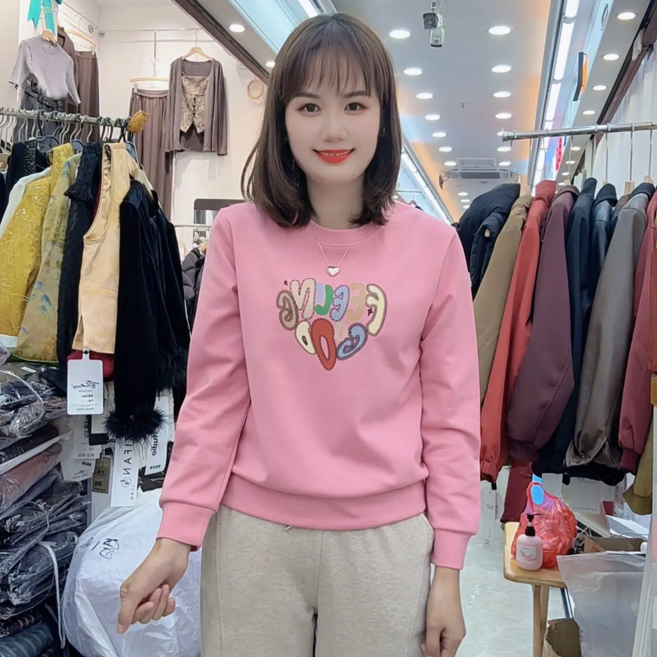 0930（美姿）女装新款时尚不加绒爱心印花圆领卫衣长袖