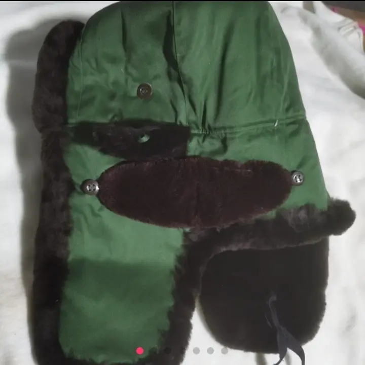 004《橄榄绿皮帽》纯羊剪绒带护鼻护耳 厂家年代随机发货