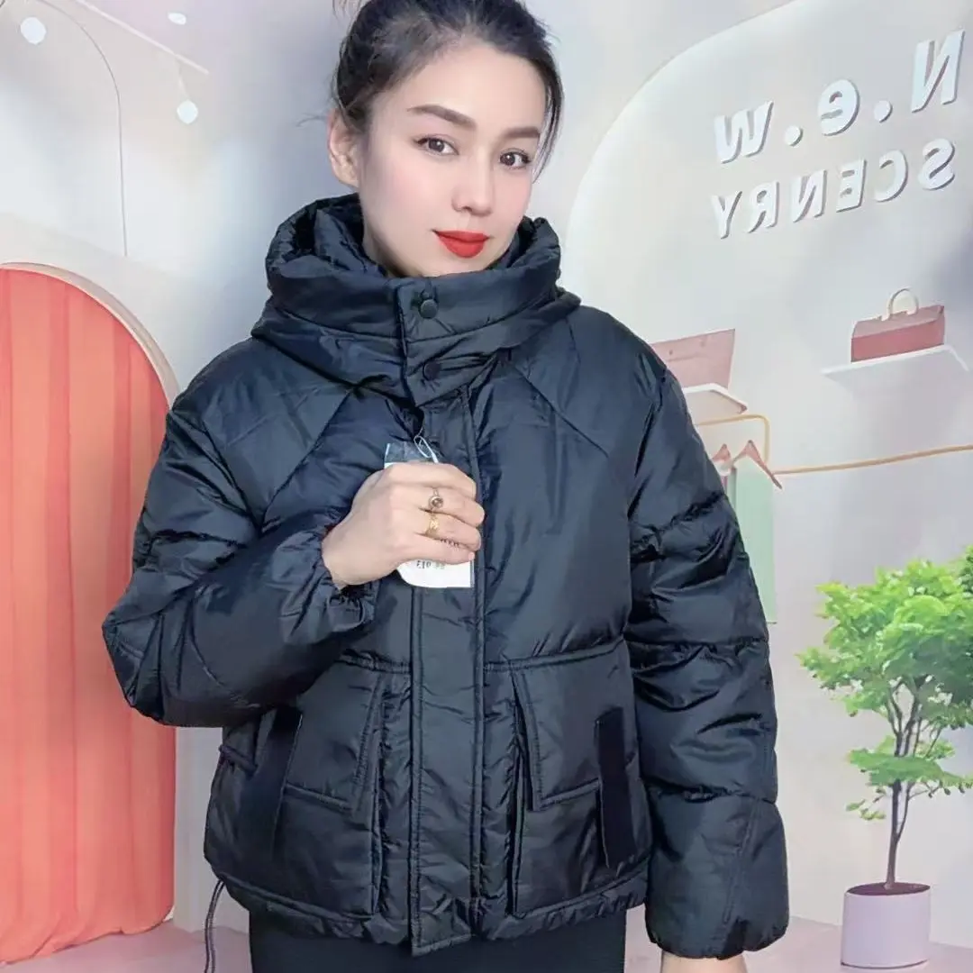 冬季新款短款皮标连帽保暖羽绒服女时尚洋气