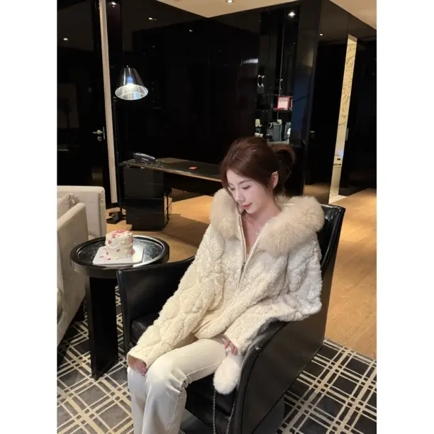 韩国东大门厚款女秋冬款气质短外套连帽针织开衫高级感毛衣上衣