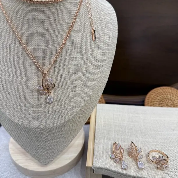 合金项链 铜合金项链 时尚百搭气质款式 秋冬轻奢复古四叶花项链