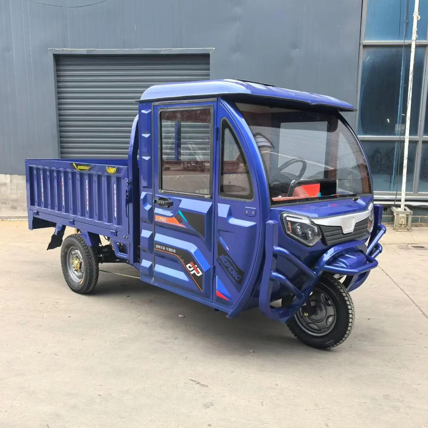 1.8米宽1.3单排60/72V1500W发卡电三轮拉货载客农用左偏置方向盘