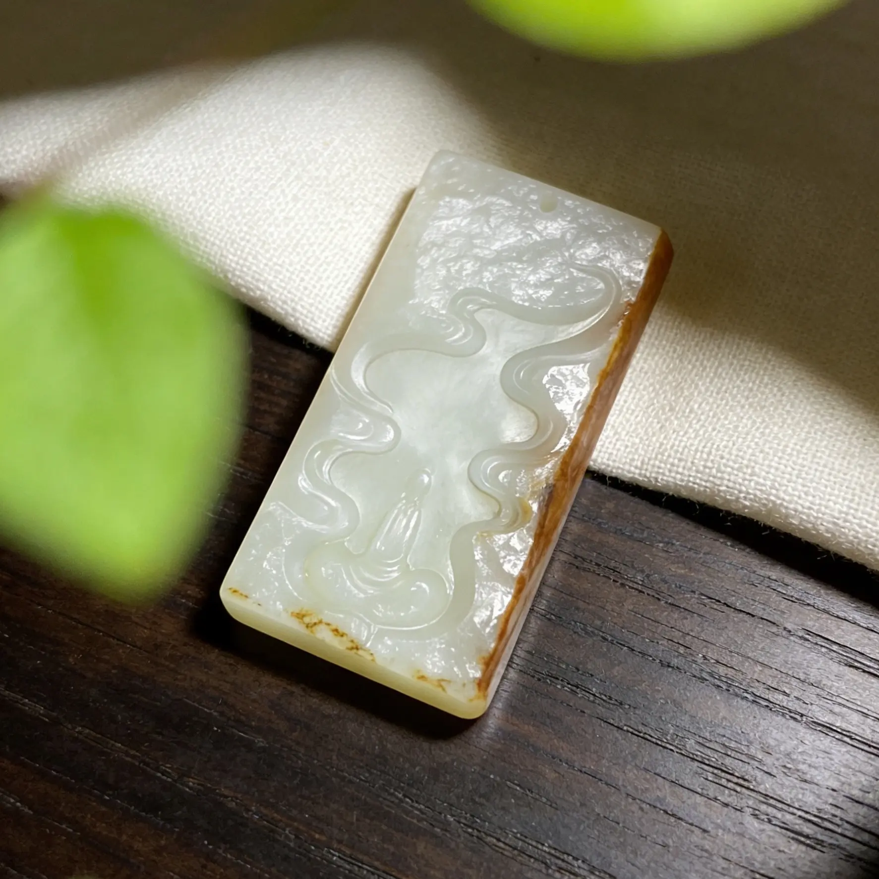 天然和田玉精工双面雕刻悟道吊坠牌子