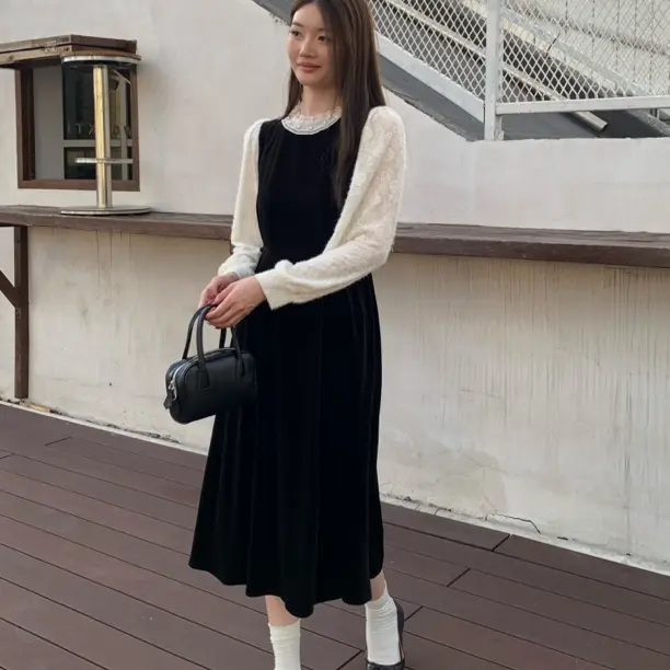 赫本风法式丝绒冬季黑色气质长袖连衣裙简约显瘦