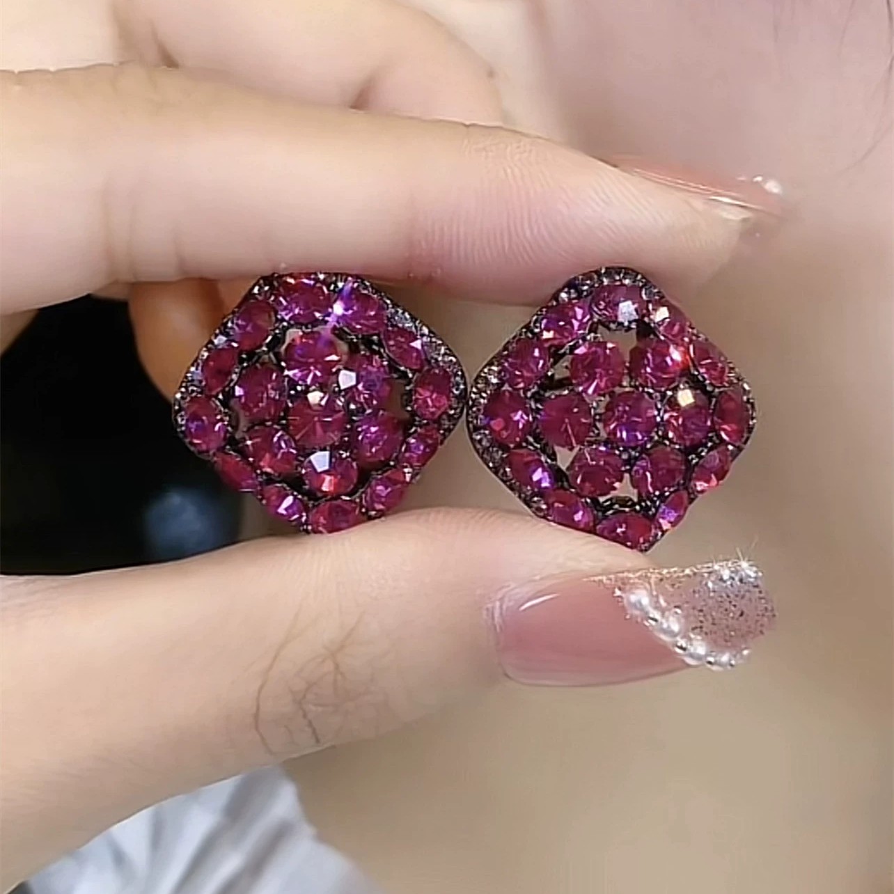 合金耳饰 玫红色耳环女港风轻奢简约耳钉洋气高级感耳饰潮