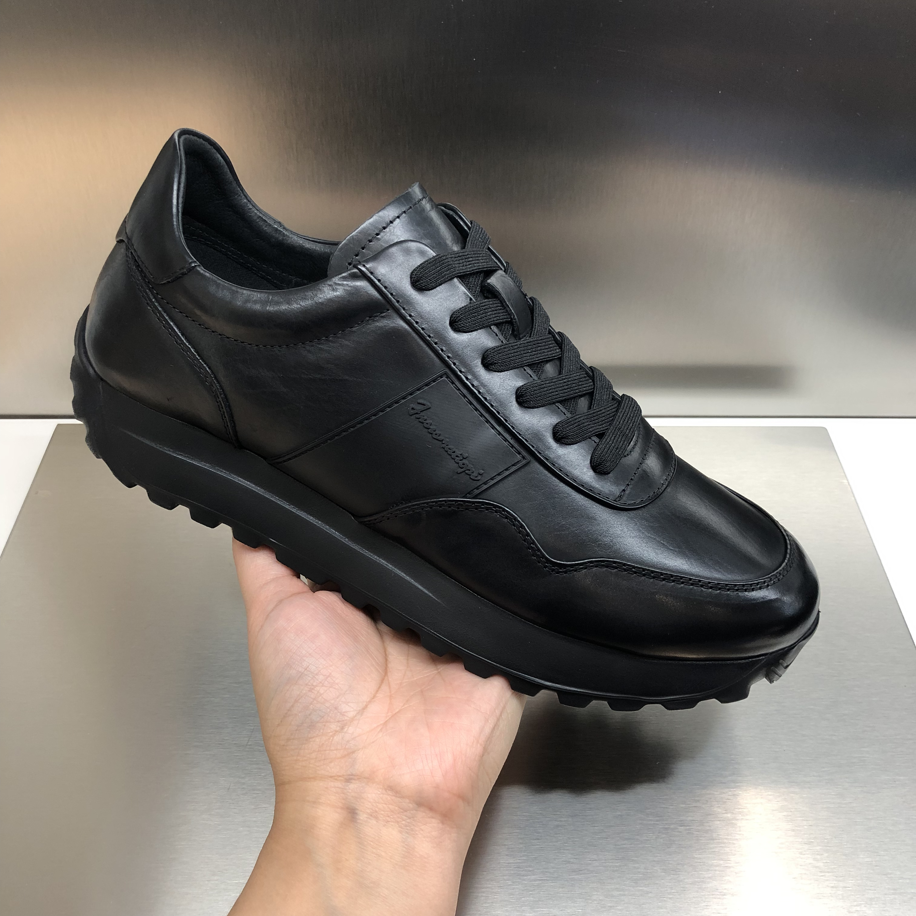 男鞋2025新款时尚全皮秋冬黑色百搭舒适轻底运动跑步防滑休闲鞋潮