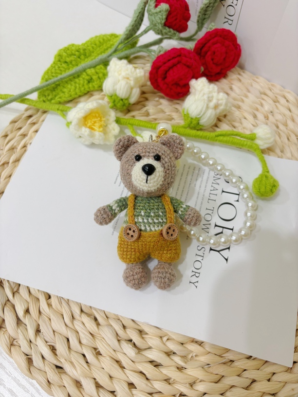 纯手工钩织羊绒背带小熊玩偶挂件，包挂成品