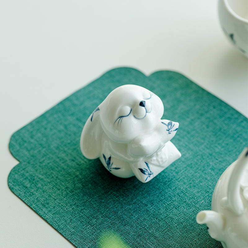 德白纯手绘蝴蝶兰花福袋可爱小白兔茶宠饰茶台客厅兔年摆件装饰品