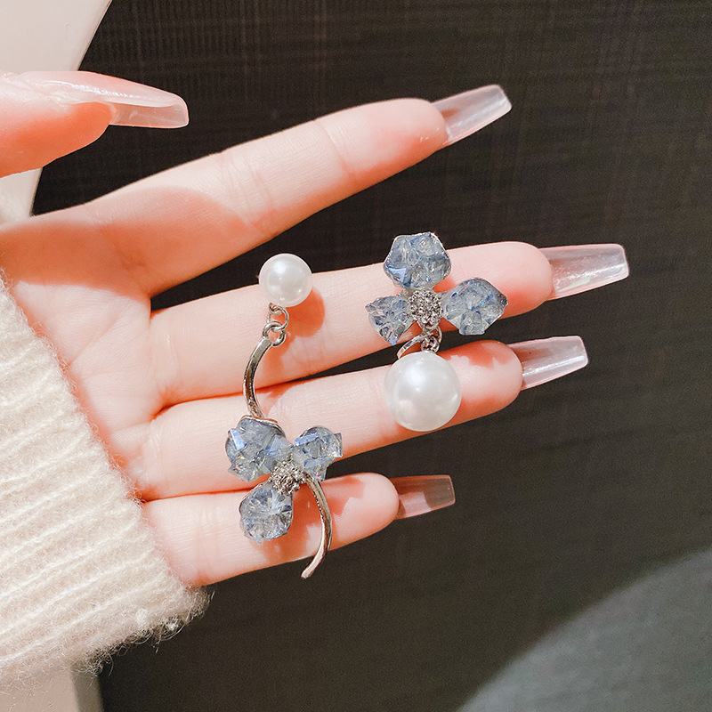 2024爆款法式复古耳钉浪漫不对称花朵耳环高级感珠珠小众洋气耳饰