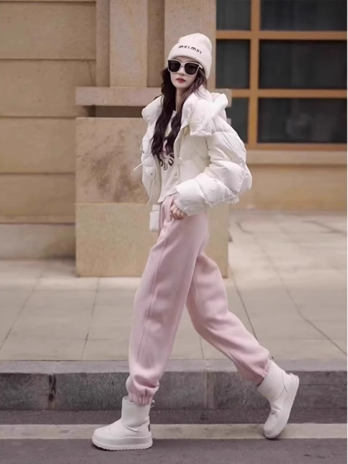 粉色束脚运动卫裤女2025新款秋冬高腰显瘦加绒加厚休闲宽松阔