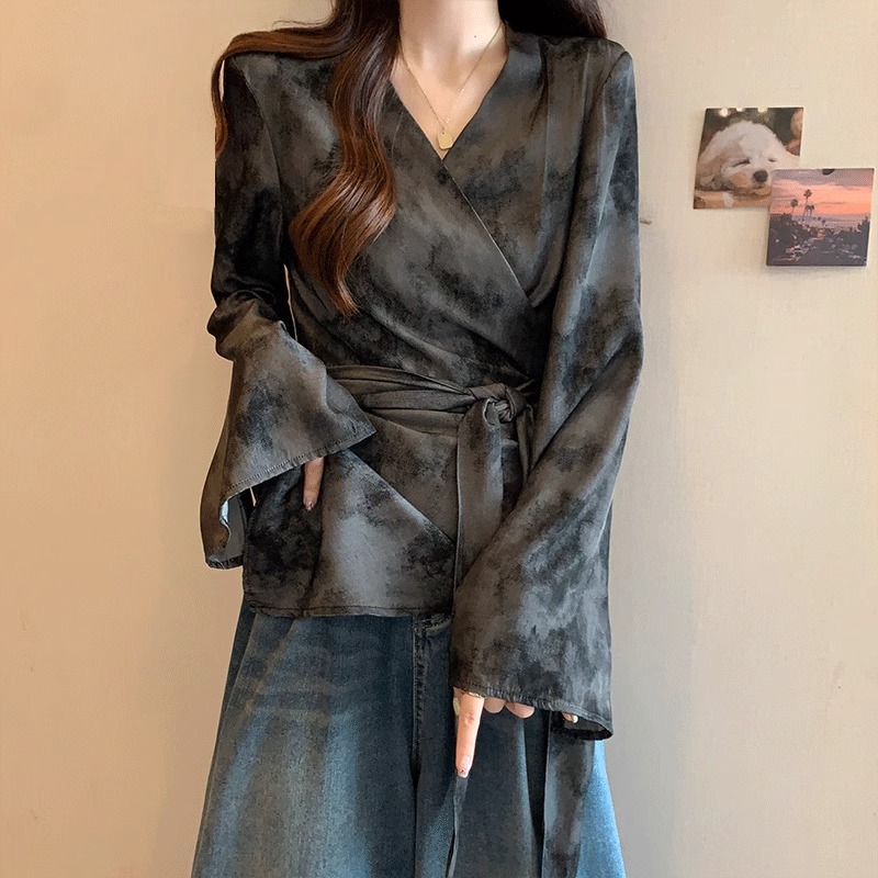 高级感国风水墨晕染V领长袖衬衫女2025早秋新款大码胖mm收腰上衣