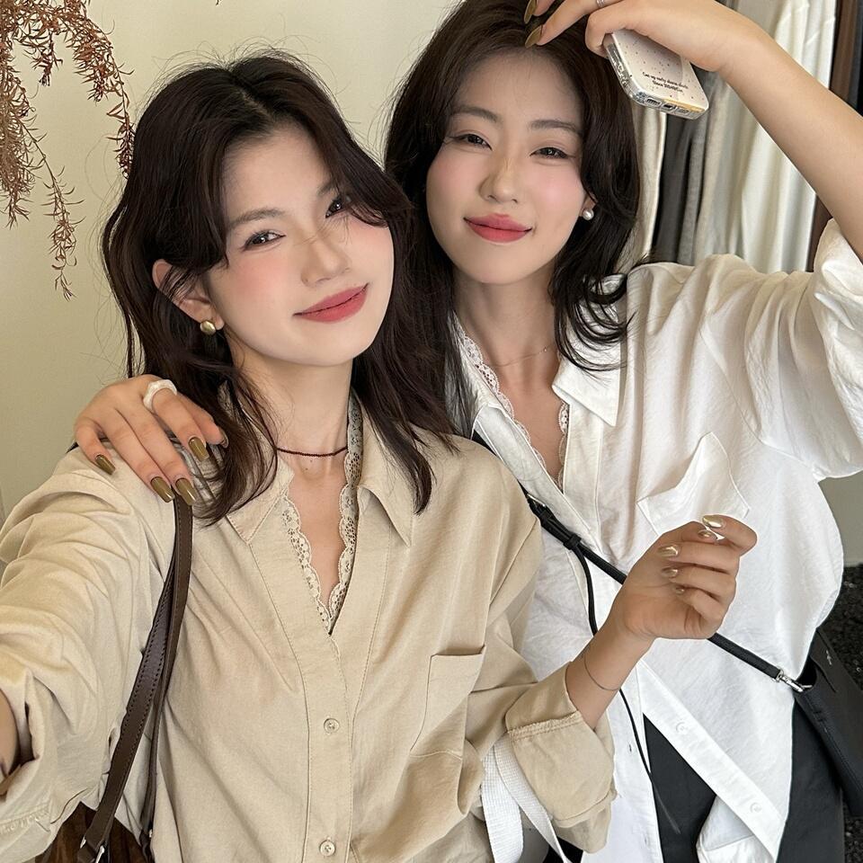 秋季新款法式设计感蕾丝花边拼接衬衫宽松单排扣长袖V领显瘦上衣