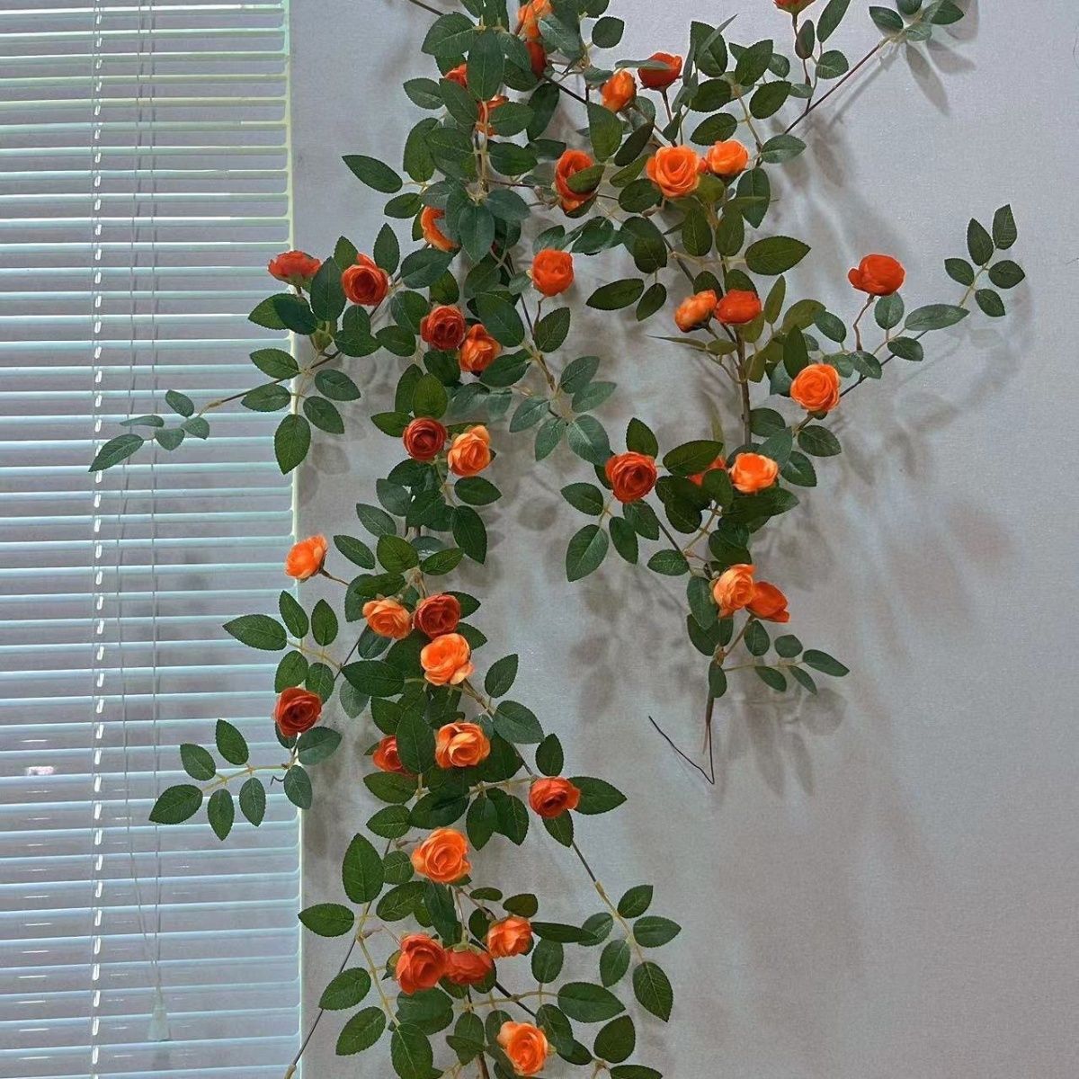 仿真玫瑰花藤条墙面植物塑料装饰藤蔓空调管道室内客厅假花壁挂
