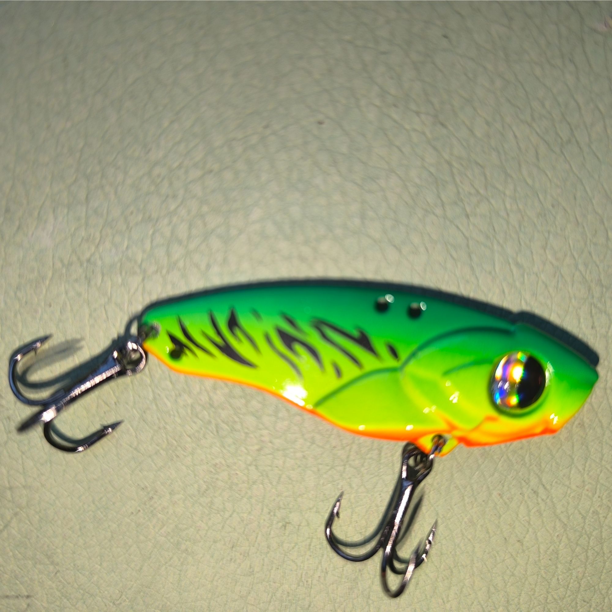 路亚饵铅包铜vib不到1毫米薄背板薄片响尾假饵5g7g10g15g