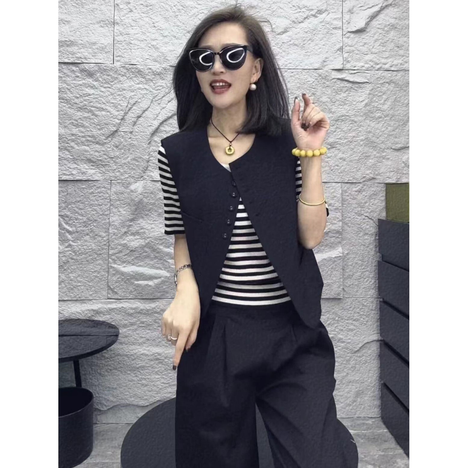 时尚圆领单排扣西装马甲女春秋季新款设计感显瘦外套马夹