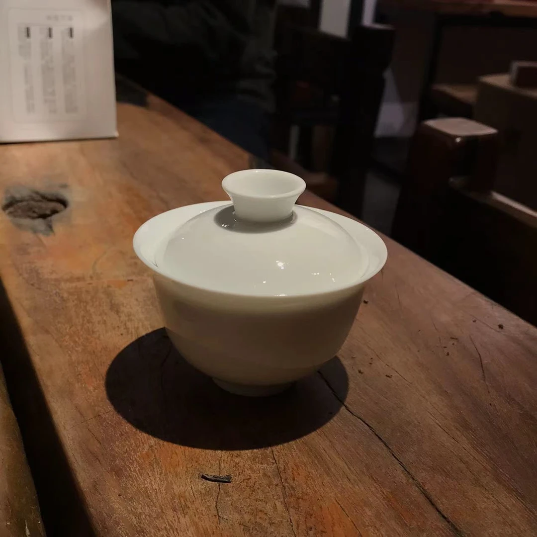 白瓷盖碗一个