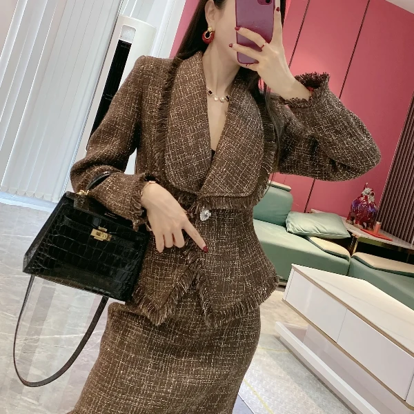 Q【长款】小香亮丝翻领外套+后开叉长款半身裙两件套（YD29Z）6025