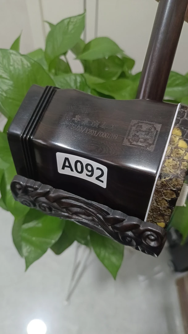 精品乌木，高档二胡，原木色干抛光，专业舞台演奏琴。