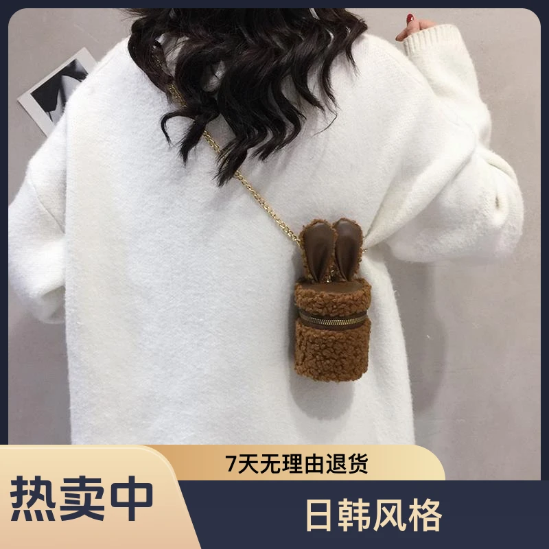 可爱羊羔毛绒迷你包包女2023秋冬新款圆筒口红包毛毛链条斜挎小包
